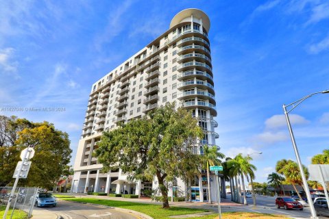 Condo in Miami, Florida, 1 bedroom  № 1860571 - photo 1