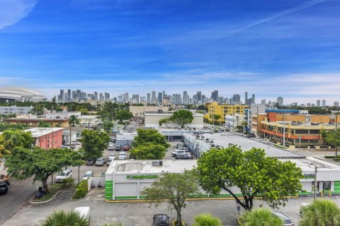 Condo in Miami, Florida, 1 bedroom  № 1860571 - photo 2