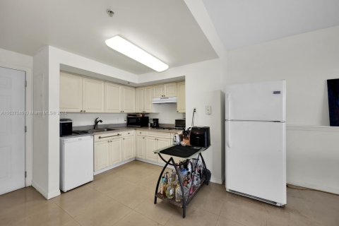 Condo in Miami, Florida, 1 bedroom  № 1860571 - photo 13