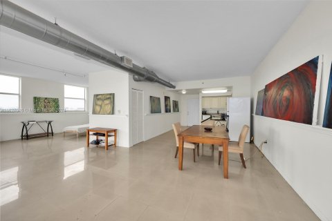 Condo in Miami, Florida, 1 bedroom  № 1860571 - photo 11