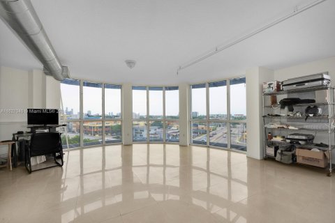 Condo in Miami, Florida, 1 bedroom  № 1860571 - photo 5