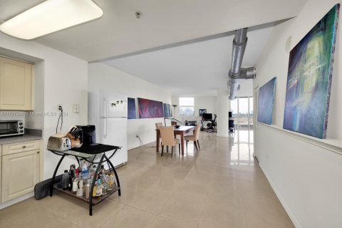 Condo in Miami, Florida, 1 bedroom  № 1860571 - photo 14