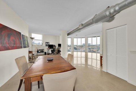 Condo in Miami, Florida, 1 bedroom  № 1860571 - photo 16