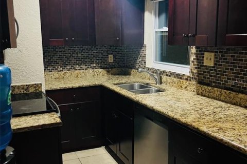 Casa en venta en Saint Petersburg, Florida, 3 dormitorios, 75.62 m2 № 1732294 - foto 4