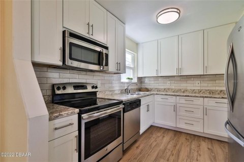 House in South Daytona, Florida 3 bedrooms, 107.95 sq.m. № 1780429 - photo 9