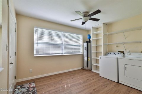 House in South Daytona, Florida 3 bedrooms, 107.95 sq.m. № 1780429 - photo 12