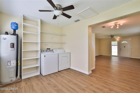 House in South Daytona, Florida 3 bedrooms, 107.95 sq.m. № 1780429 - photo 13