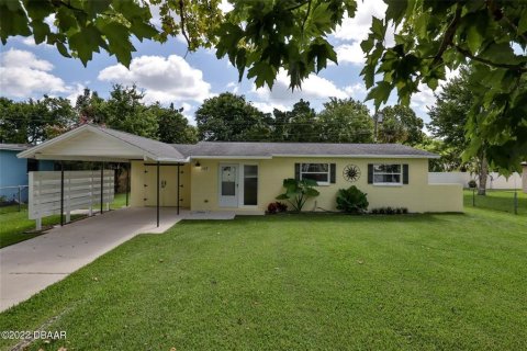 House in South Daytona, Florida 3 bedrooms, 107.95 sq.m. № 1780429 - photo 1