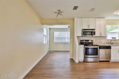 House in South Daytona, Florida 3 bedrooms, 107.95 sq.m. № 1780429 - photo 8