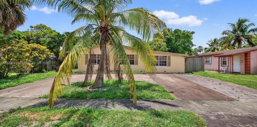 House in Sunrise, Florida 3 bedrooms, 137.5 sq.m. № 1844163