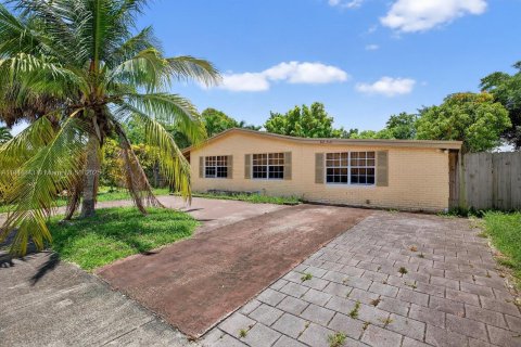 House in Sunrise, Florida 3 bedrooms, 137.5 sq.m. № 1844163 - photo 2