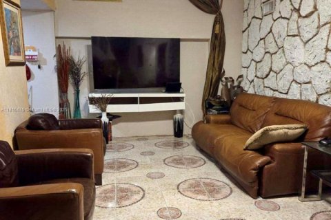 Купить виллу или дом в Лодердейл-Лейкс, Флорида 4 спальни, 189.15м2, № 1961951 - фото 2