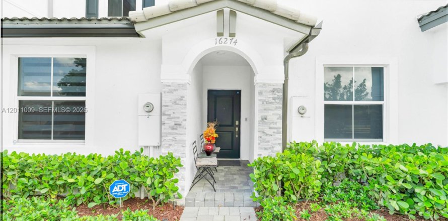 Adosado en Homestead, Florida 3 dormitorios, 123.37 m2 № 2075251
