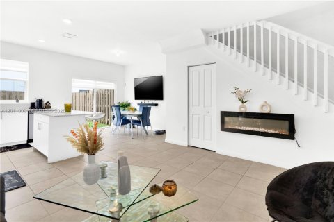 Adosado en alquiler en Homestead, Florida, 3 dormitorios, 123.37 m2 № 2075251 - foto 4