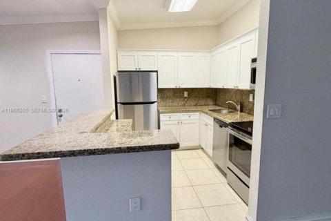 Copropriété à louer à Miami, Floride: 2 chambres, 80.82 m2 № 2028103 - photo 7