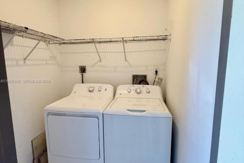 Copropriété à louer à Miami, Floride: 2 chambres, 80.82 m2 № 2028103 - photo 8