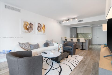 Condo in Miami, Florida, 3 bedrooms  № 1954755 - photo 7