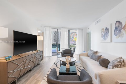 Condo in Miami, Florida, 3 bedrooms  № 1954755 - photo 4