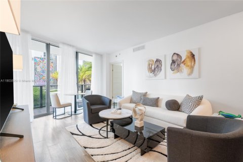 Condo in Miami, Florida, 3 bedrooms  № 1954755