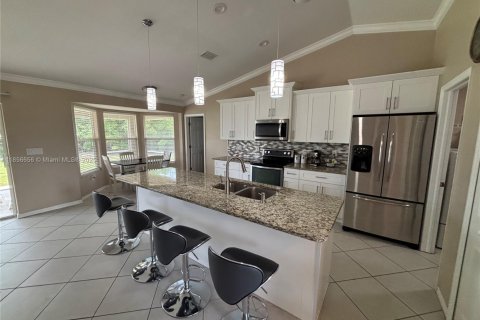 House in Cape Coral, Florida 3 bedrooms № 1878883 - photo 5