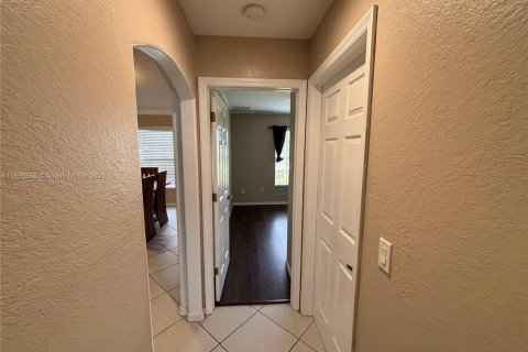 House in Cape Coral, Florida 3 bedrooms № 1878883 - photo 10