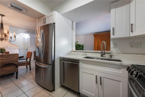 Touwnhouse à vendre à Cutler Bay, Floride: 3 chambres, 120.12 m2 № 2170590 - photo 8
