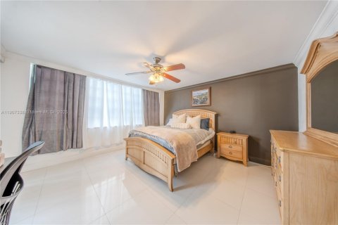 Condominio en venta en Miami, Florida, 2 dormitorios, 122.17 m2 № 1964497 - foto 17