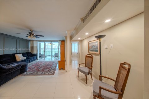 Condominio en venta en Miami, Florida, 2 dormitorios, 122.17 m2 № 1964497 - foto 10