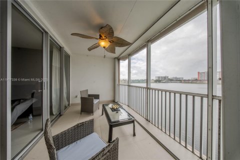 Condominio en venta en Miami, Florida, 2 dormitorios, 122.17 m2 № 1964497 - foto 13