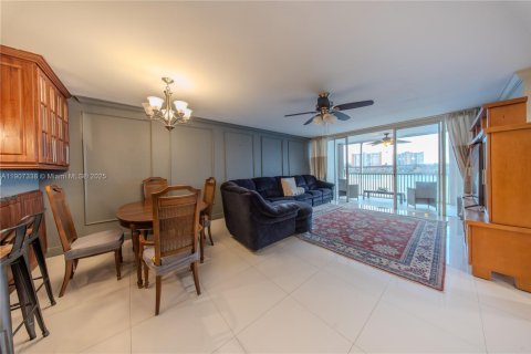 Condominio en venta en Miami, Florida, 2 dormitorios, 122.17 m2 № 1964497 - foto 9