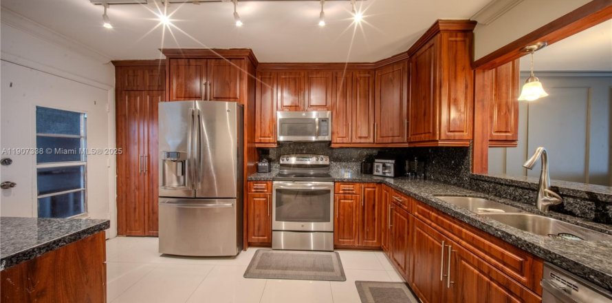 Condominio en Miami, Florida, 2 dormitorios № 1964497