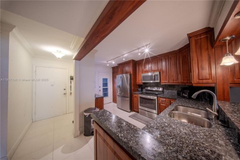Condominio en venta en Miami, Florida, 2 dormitorios, 122.17 m2 № 1964497 - foto 4