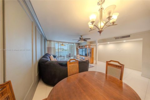 Condominio en venta en Miami, Florida, 2 dormitorios, 122.17 m2 № 1964497 - foto 6