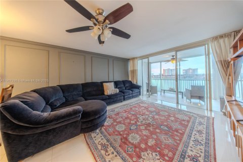 Condominio en venta en Miami, Florida, 2 dormitorios, 122.17 m2 № 1964497 - foto 11