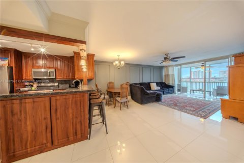 Condominio en venta en Miami, Florida, 2 dormitorios, 122.17 m2 № 1964497 - foto 3