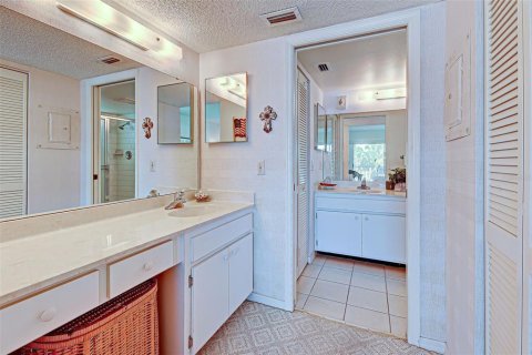 Condo in Venice, Florida, 2 bedrooms  № 2093941 - photo 13