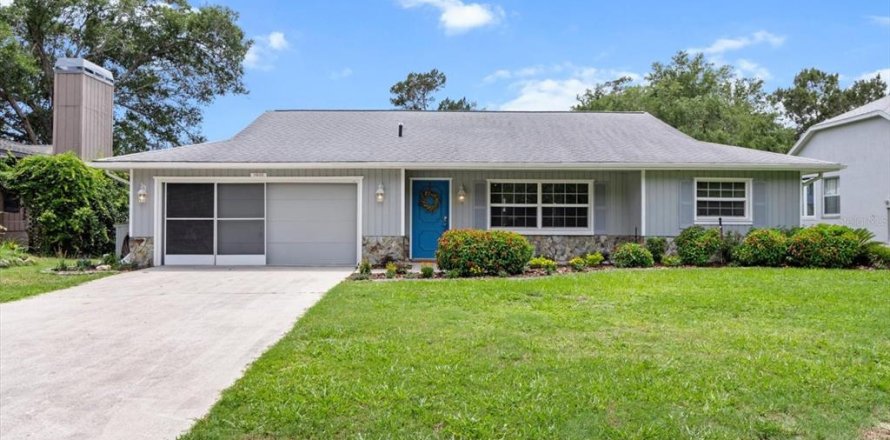 House in Homosassa, Florida 2 bedrooms, 139.17 sq.m. № 1761147
