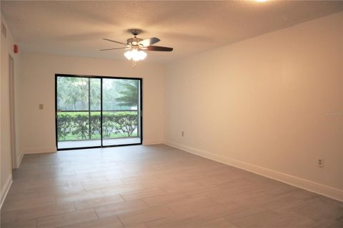 Condo in Tarpon Springs, Florida, 2 bedrooms  № 1831173 - photo 8