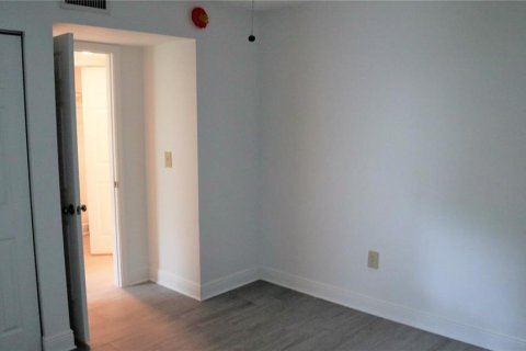 Condo in Tarpon Springs, Florida, 2 bedrooms  № 1831173 - photo 11