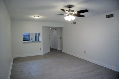 Condo in Tarpon Springs, Florida, 2 bedrooms  № 1831173 - photo 9