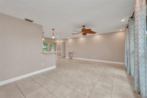 House in Punta Gorda, Florida 3 bedrooms, 175.03 sq.m. № 1817518 - photo 6
