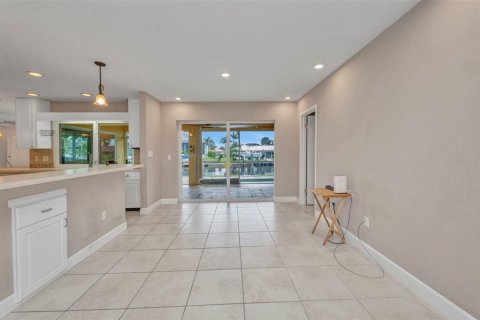 House in Punta Gorda, Florida 3 bedrooms, 175.03 sq.m. № 1817518 - photo 8