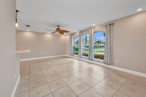 House in Punta Gorda, Florida 3 bedrooms, 175.03 sq.m. № 1817518 - photo 5