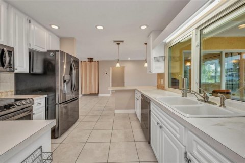 House in Punta Gorda, Florida 3 bedrooms, 175.03 sq.m. № 1817518 - photo 11
