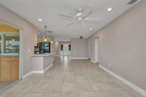 House in Punta Gorda, Florida 3 bedrooms, 175.03 sq.m. № 1817518 - photo 24