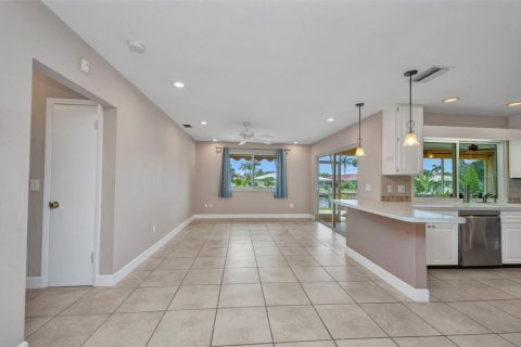 House in Punta Gorda, Florida 3 bedrooms, 175.03 sq.m. № 1817518 - photo 25