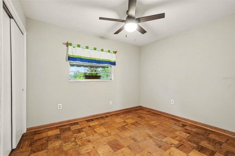 Villa ou maison à vendre à Tampa, Floride: 3 chambres, 137.5 m2 № 2150300 - photo 11