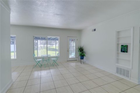 House in Casselberry, Florida 2 bedrooms, 107.02 sq.m. № 2278006 - photo 5