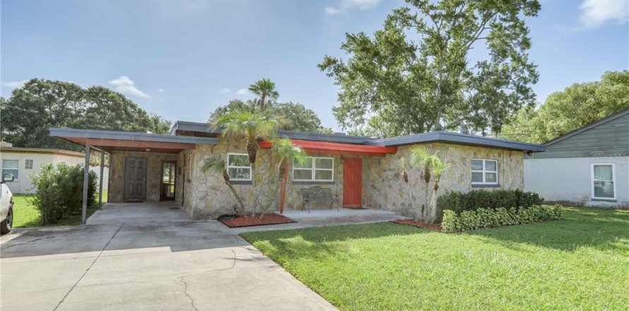 House in Casselberry, Florida 2 bedrooms, 107.02 sq.m. № 2278006