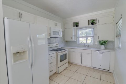 House in Casselberry, Florida 2 bedrooms, 107.02 sq.m. № 2278006 - photo 12